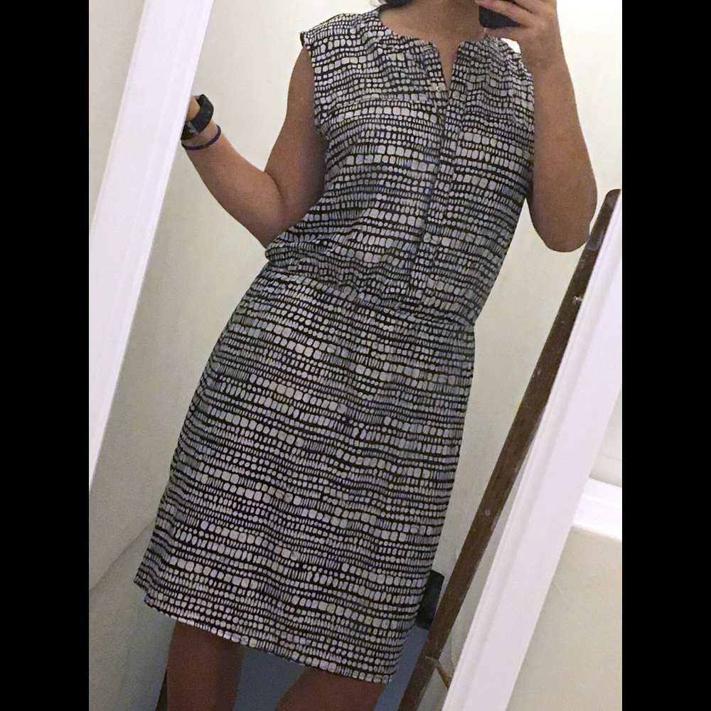 Black & White Dress with Pockets!